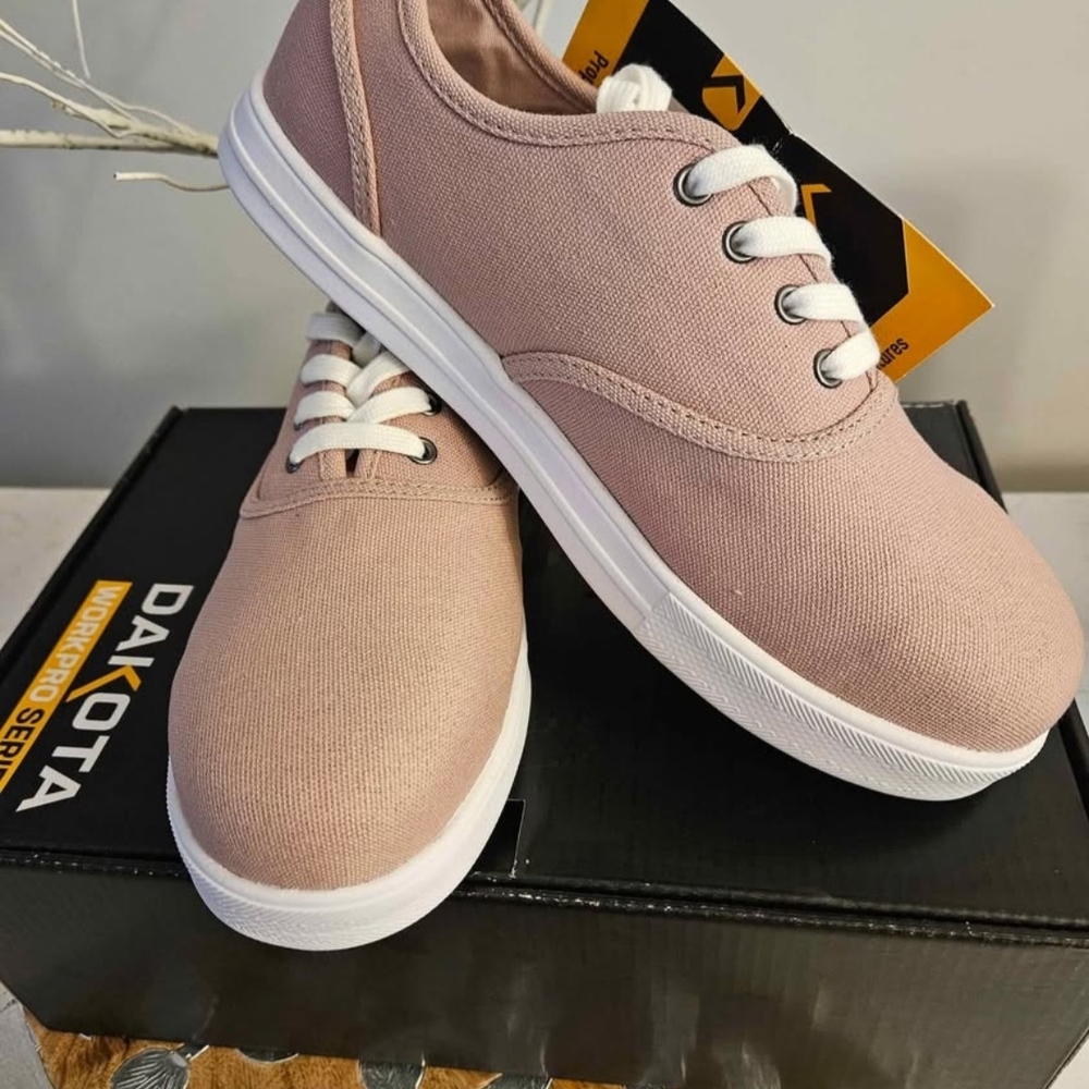 NEW IN BOX - WOMEN'S DAKOTA WORKPRO PINK SAFETY SHOE. SIZE 8.5